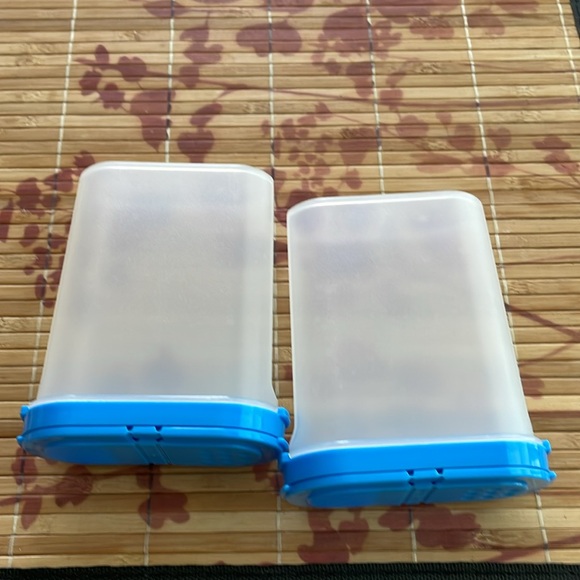 Tupperware seasoning containers . - Picture 7 of 8